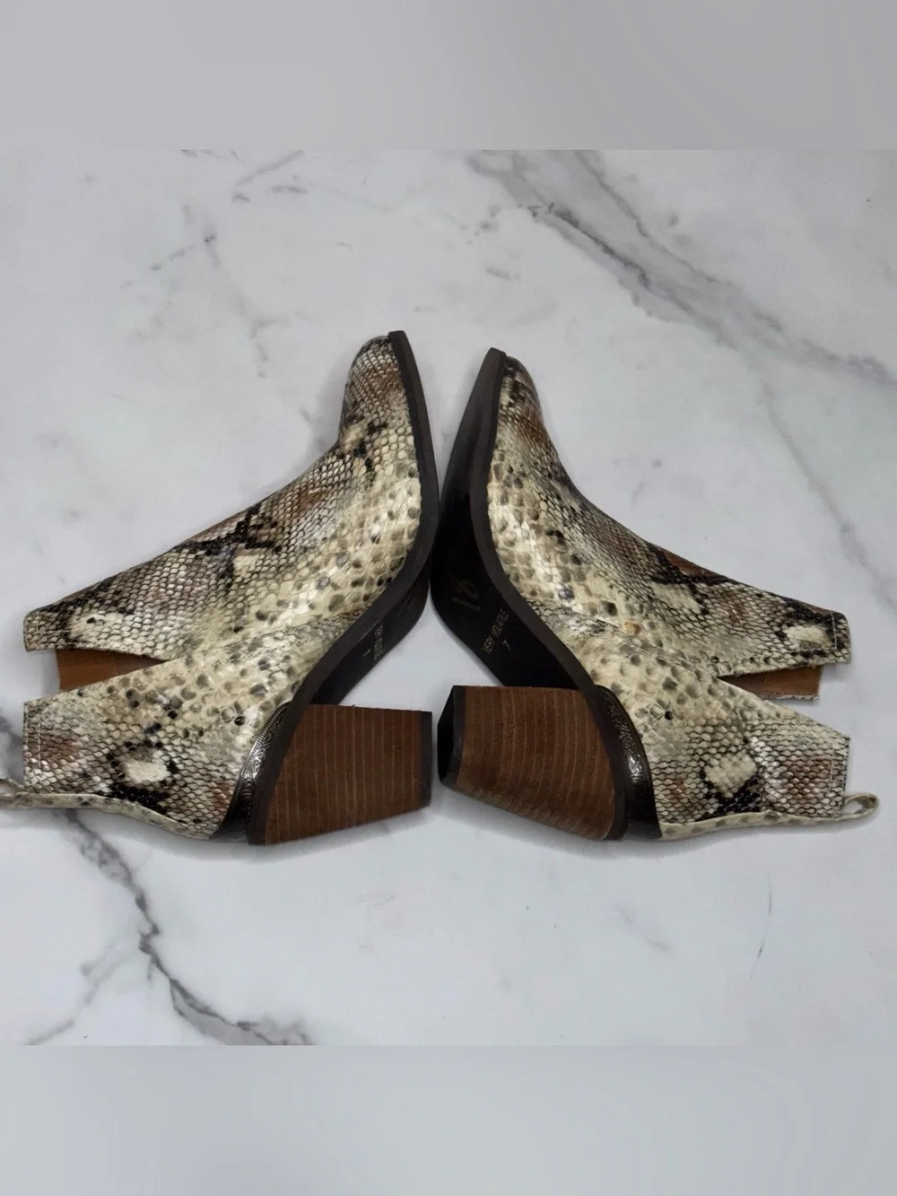 Very Volatile Women's Faux Snakeskin Ankle Boots Size 7